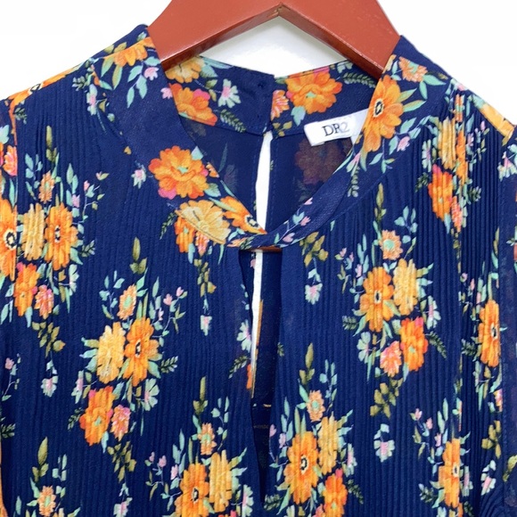 NWT DR2 by Daniel Rainn Sleeveless Floral Top Size Small - Picture 3 of 7